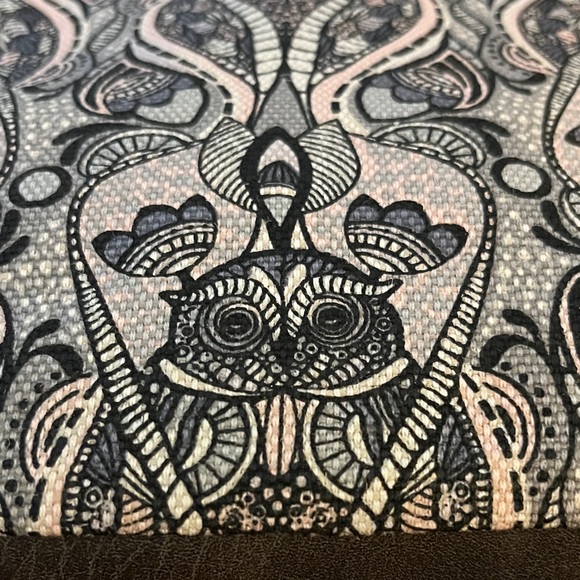 Sakroots Black and Gray Patterned Messenger Bag - Picture 4 of 7